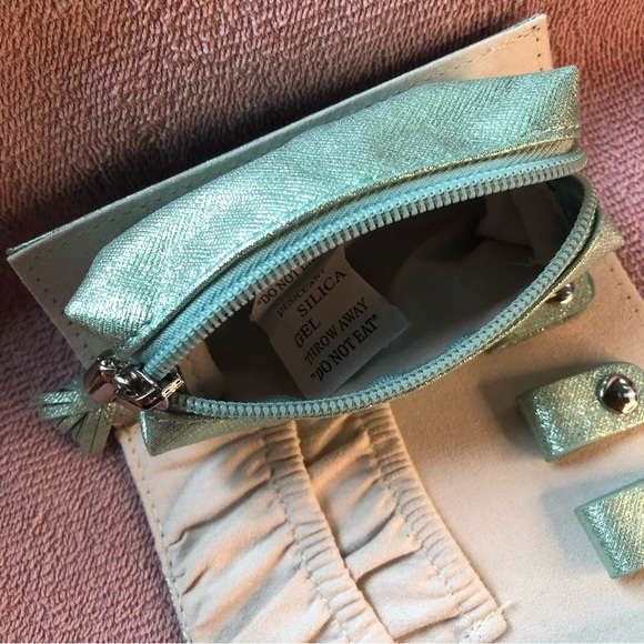 💚💚 Shimmering Mint Green Jewelry Roll 💚💚 - Picture 6 of 13